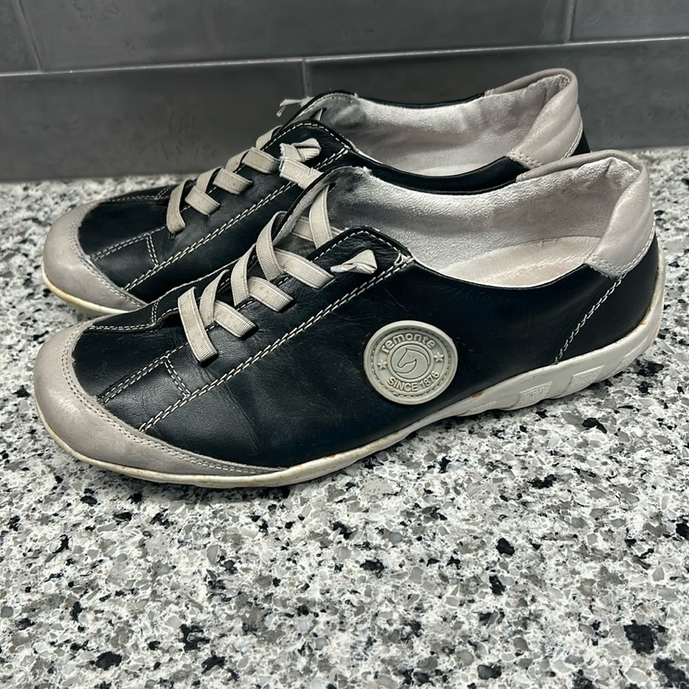 Remote Liv Leather Sneakers